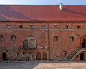 Zdjęcie przedstawia zachodnią wewnętrzną ścianę zamku w Świdwinie.                                                                                                                                      