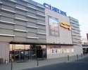 Zdjęcie przedstawia wejście do kina Helios w Centrum Handlowym Outlet Park Szczecin.                                                                                                                    