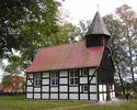 Zdjęcie przedstawia kościół filialny pw. Najświętszego Serca Pana Jezusa w Karnieszewicach.                                                                                                             