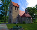 Zdjęcie przedstawia kościół pw. Podwyższenia Krzyża Św. w Pieszczu.                                                                                                                                     