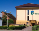 Zdjęcie przedstawia Urząd Gminy w Postominie. W budynku mieści się również biblioteka.                                                                                                                  