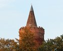 Widok na czubek wieży zamkowej w Golczewie                                                                                                                                                              