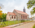 Zdjęcie przedstawia budynek kościoła filialnego pw. Matki Boskiej Częstochowskiej w Głodowej.                                                                                                           