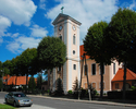 Zdjęcie przedstawia kościół parafialny pw. św. Michała Archanioła w Dobrzanach.                                                                                                                         