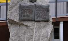 Pomnik "Polskich Nauczycieli Tajnego Nauczania"
