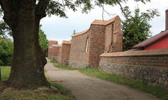 Mury obronne (Schutzmauern) 