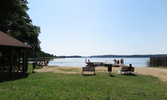 Der Strand und das Naherholungsgebiet in Gudowo 