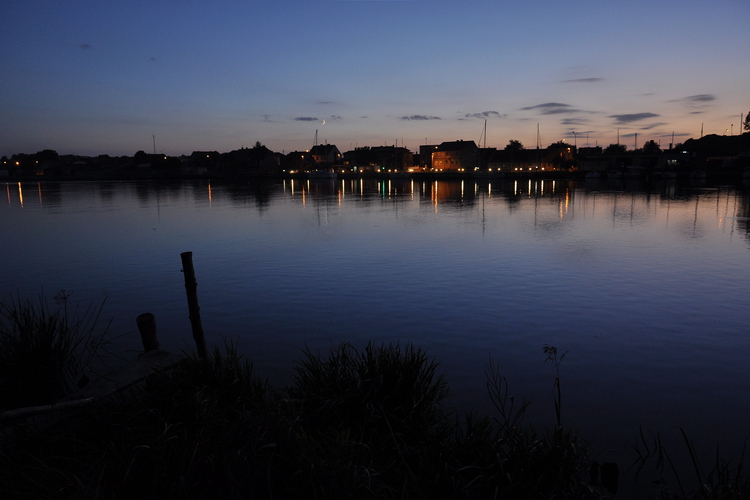 Wolin - wieczorna panorama miasta ze wschodniego brzegu Dziwny