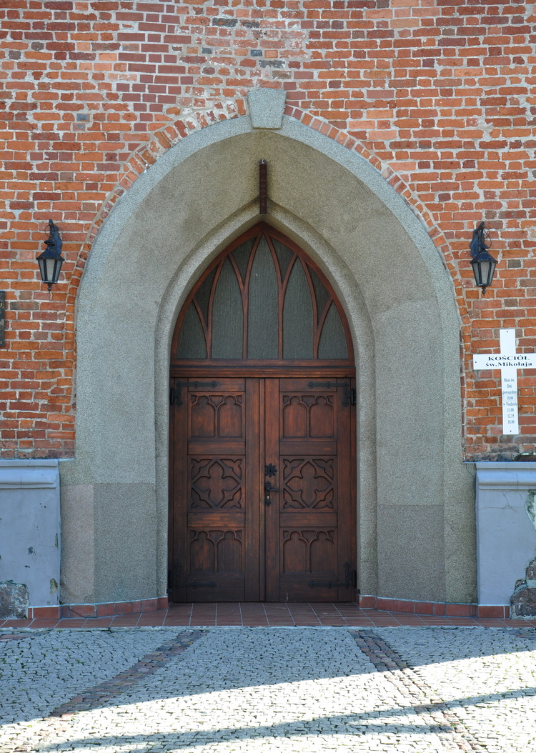 Kościół pw św. Mikołaja Biskupa, portal główny