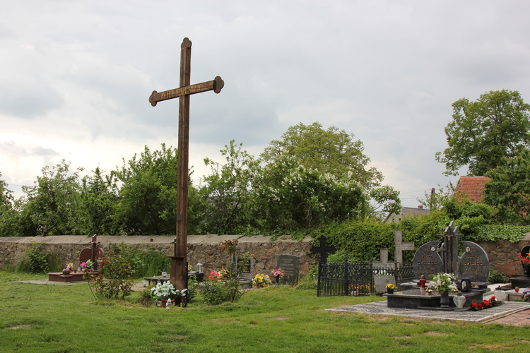 cmentarz przykościelny w Sobieradzu