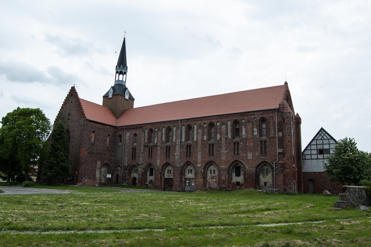 Zespół klasztorny w Kołbaczu, kościół