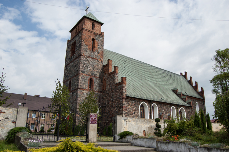  Kościół romański pw. Matki Boskiej Wspomożenia Wiernych