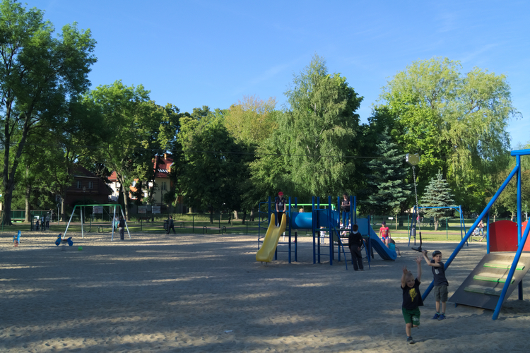 Plac_zabaw_dla_dzieci_w_Parku_przy_Gimnazjum_Miejskim_nr_1_w_Slawnie