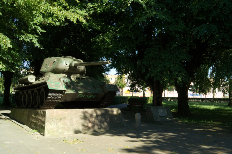 Czołg - pomnik wyzwolenia Ziemi Sławieńskiej w Sławnie