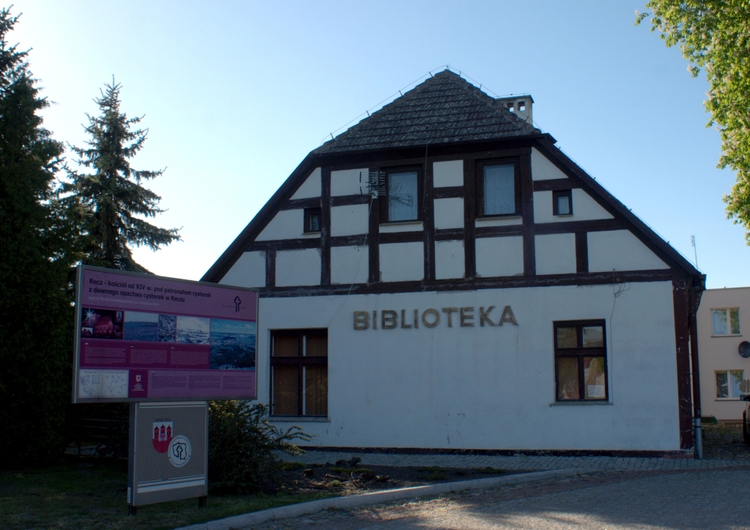 Organistówka - budynek biblioteki w Reczu 