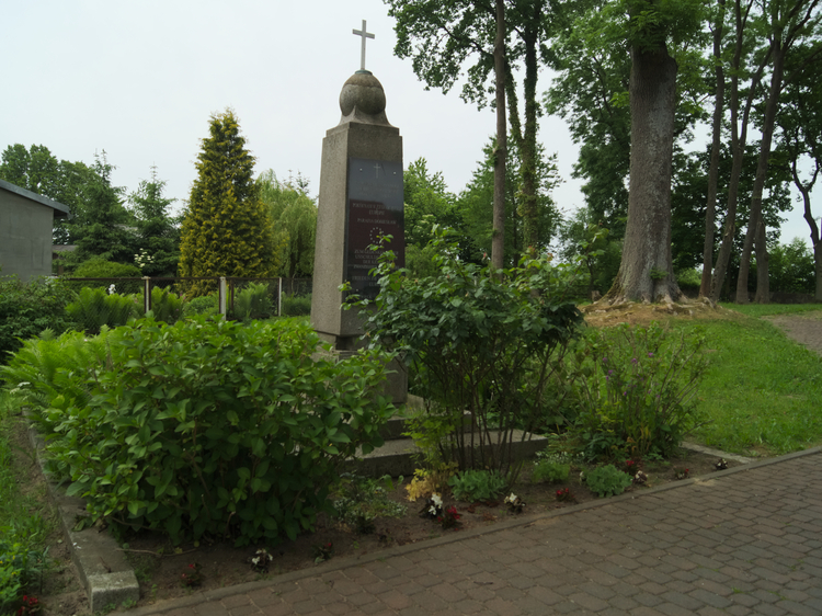 Pomnik "Wszystkim niewinnym ofiarom wojen XX wieku" w Dobiesławiu
