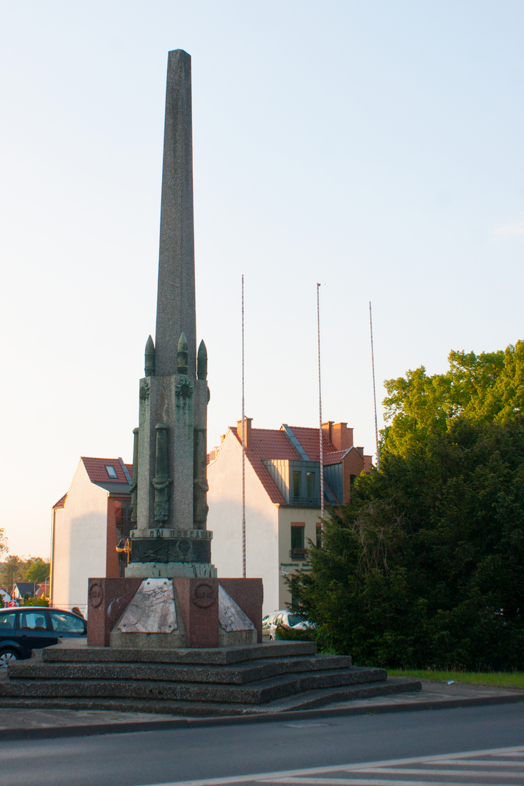Pomnik Zwycięstwa wzniesiony dla uczczenia poległych w walce o Choszczno żołnierzy 2 Armii Pancernej z I Frontu Białoruskiego.