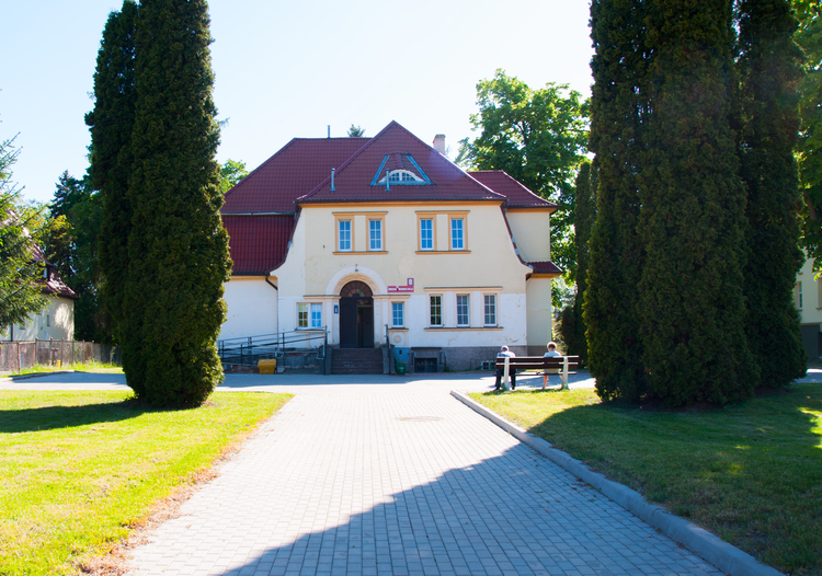 Zabytkowa Willa wsród zieleni, obecnie część zabudowań Zespołu Szpitalnego w Choszcznie.