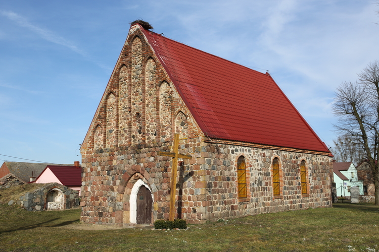 Kościół filialny pw. Podwyższenia Krzyża Świętego w Kartnie gm. Stare Czarnowo - wejście