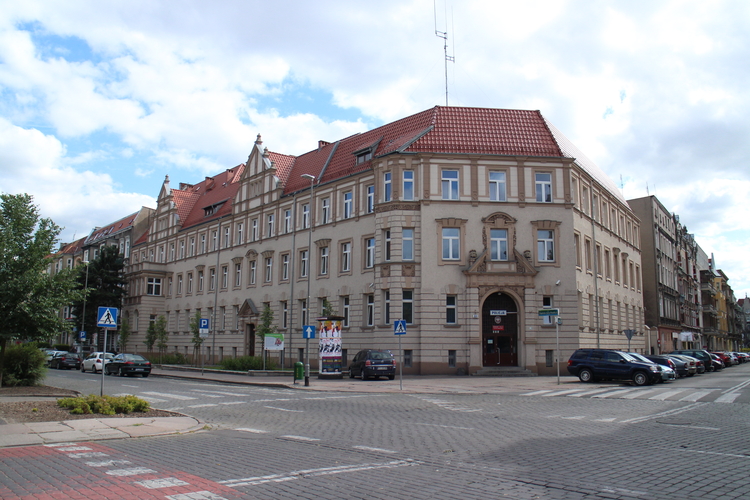Budynek Urzędu Finansowego obecnie Komisariat Policji (otoczenie)