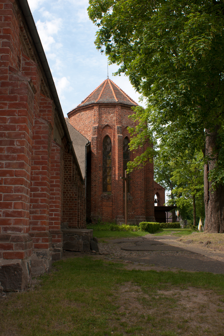  Budynek kościoła   klasztoru  pocysterskiego .