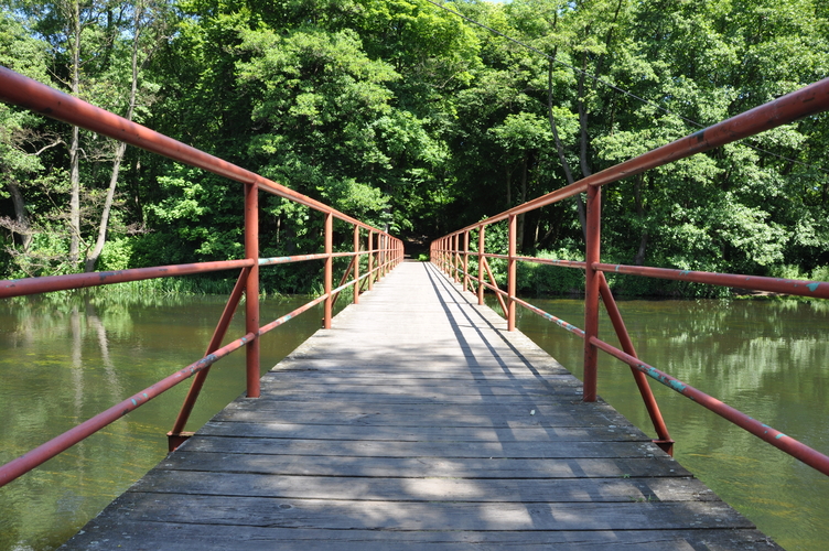 'Czerwony' mostek w Parku Miejskim