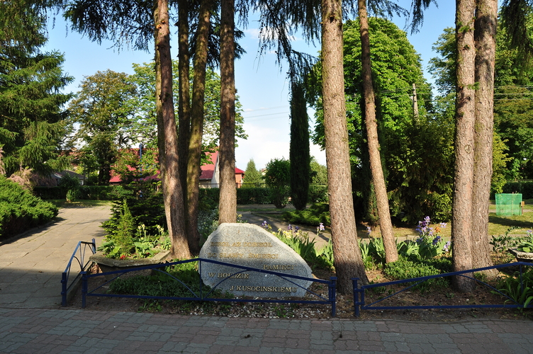 Obelisk poświęcony Januszowi Kusocińskiemu