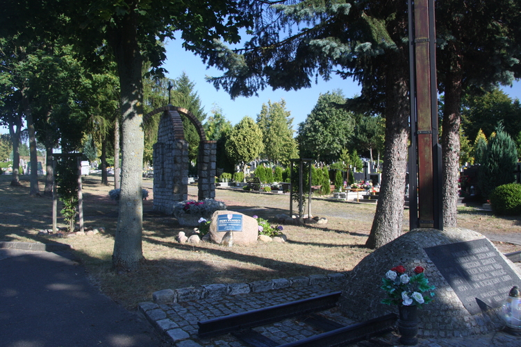 Pomniki_na_cmentarzu