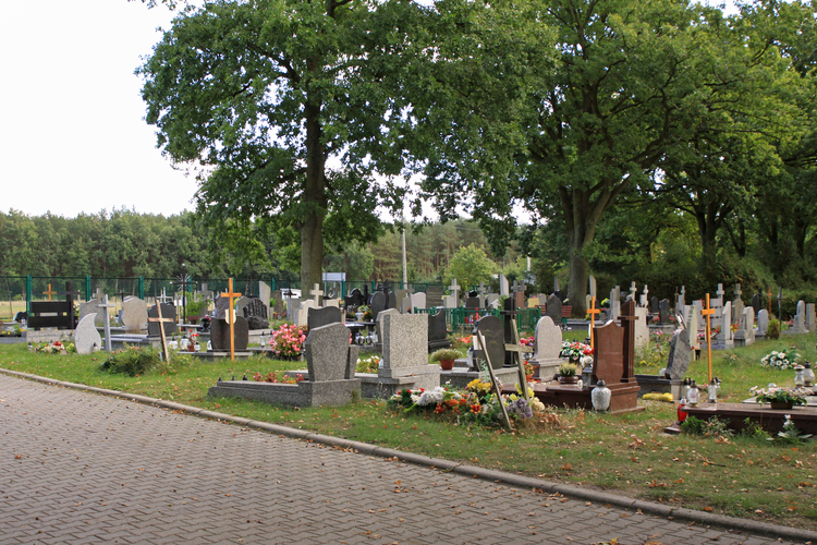 Cmentarz_komunalny_w_Nieklonczycy