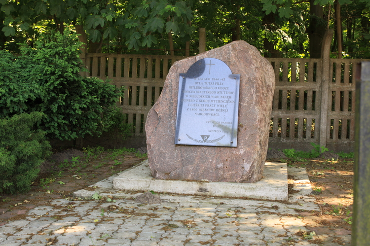 Pomnik_upamietniajacy_ofiary_filii_hitlerowskiego_obozu_koncentracyjnego_Stutthof