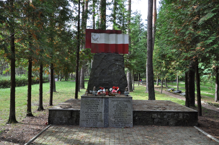 Pomnik poświęcony żołnierzom polskim i radzieckim z 1945