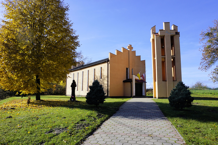 Golin - kościół pw MB Częstochowskiej.jpg