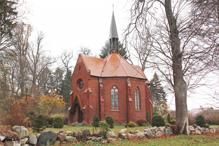 Kościół filialny pw. św. Kazimierza i św. Anny w miejscowości Trzynik (2)