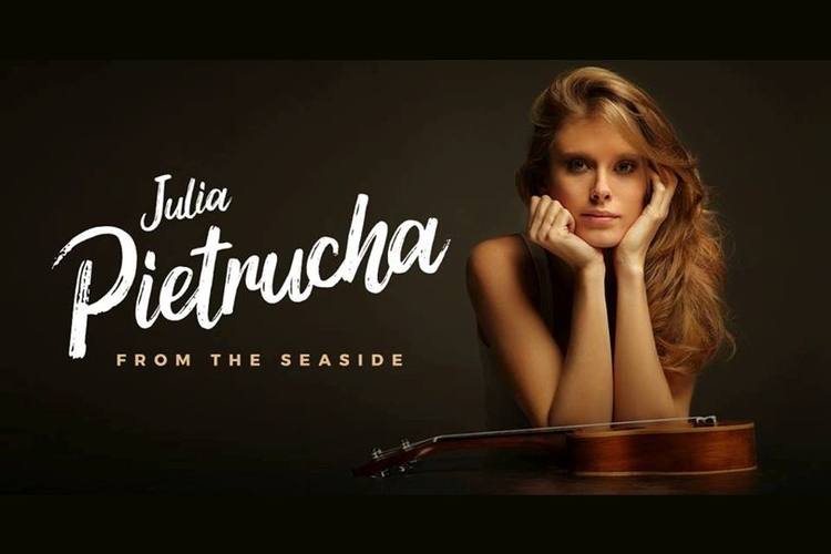 Julia_Pietrucha_From_The_Seaside