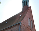 Na zdjęciu widoczny jest kościół p.w. św. Stanisława Biskupa i Męczennika od strony wejścia                                                                                                             