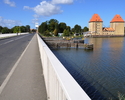 Zdjęcie przedstawia obrotowy most zwodzony i elewator zbożowy w Wolinie                                                                                                                                 