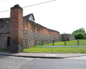 Na zdjęciu widnieją mury obronne widziane od strony starego miasta.                                                                                                                                     