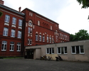 Gimnazjum nr 1 w Goleniowie, widok od placu przy szkole.                                                                                                                                                