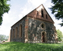 Zdjęciu przedstawia kościół od strony bocznej, który położony jest na cmentarzu.                                                                                                                        