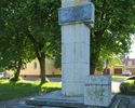 Zdjęcie przedstawia pomnik ku czci Żołnierzy Armii Radzieckiej w Sławnie.                                                                                                                               
