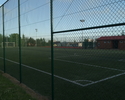 Zdjęcie przedstawia fragment kompleksu boisk sportowych "Moje boisko - Orlik 2012" w Jarosławcu.                                                                                                        