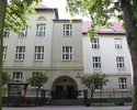 Na zdjęciu widać I Liceum Ogólnokształcące im. Ks. Elżbiety w Szczecinku.                                                                                                                               