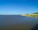 Zdjęcie przedstawia widok na jezioro Wicko.                                                                                                                                                             