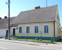Na zdjęciu widnieje Posterunek Policji w Stepnicy, widok od ul. Bolesława Krzywoustego.                                                                                                                 