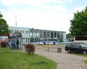 Na zdjęciu widnieje dworzec autobusowy w Goleniowie, widok od ul. Pułaskiego.                                                                                                                           