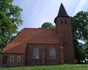 Zdjęcie przedstawia kościół pw. Podwyższenia Krzyża Świętego w Starym Jarosławiu od strony południowej.                                                                                                 