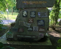 Zdjęcie przedstawia pomnik Skała Ekologów w Darłowie.                                                                                                                                                   