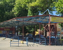 Zdjęcie przedstawia dworzec autobusowy w Darłowie.                                                                                                                                                      
