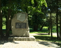 Zdjęcie przedstawia pomnik Bojownikom o wolność i demokrację w Darłowie.                                                                                                                                