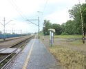 Zdjęcie przedstawia peron stacji kolejowej Szczecin Podjuchy                                                                                                                                            